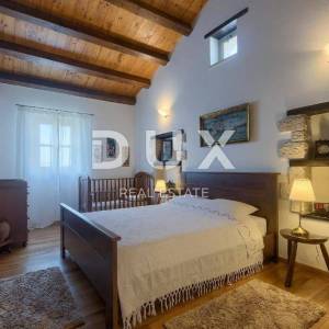 TINJAN - predivna kamena vila sa bazenom