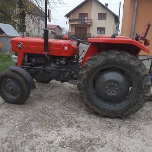 traktor masej ferguson 133