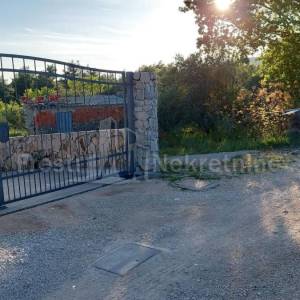 TRIBUNJ-ATRAKTIVNO GRAĐEVINSKO ZEM. 553m2- TOP LOKACIJA!