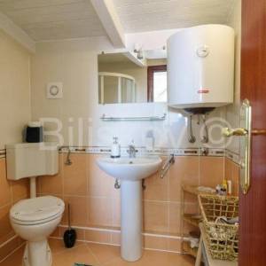 Trogir, Čiovo, kamena kuća s 3 apartmana, prodaja