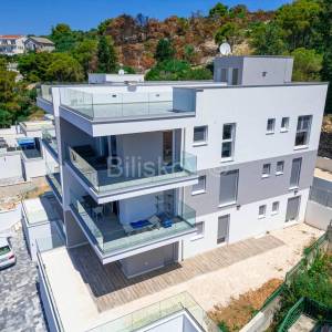 Trogir, Čiovo, penthouse blizu mora, otvoreni pogled 