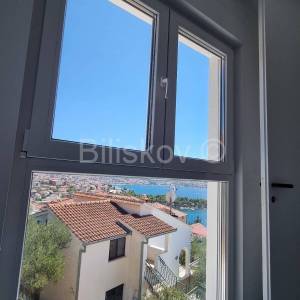 Trogir, Čiovo, penthouse blizu mora, otvoreni pogled 