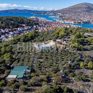 Trogir, Čiovo, restoran - konoba na parceli 8272 m2