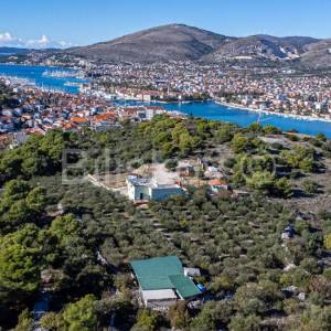 Trogir, Čiovo, restoran - konoba na parceli 8272 m2