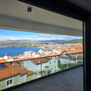 Trogir, Čiovo, trosobni stan s krovnom terasom, prodaja