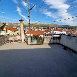 Trogir, dvojna kuća u blizini centra grada, prodaja