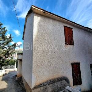 Trogir, dvojna kuća u blizini centra grada, prodaja