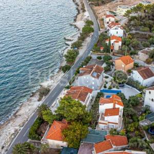 Trogir, obiteljska kuća prvi red do mora