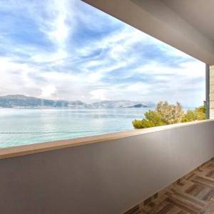 Trogir, obiteljska kuća prvi red do mora