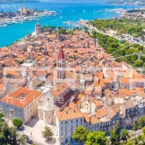 Zemljište 451 m² s dozvolom za vilu, Trogir, pogled na otok