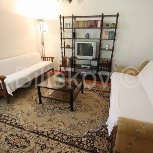 Trogir,Komforan trosoban stan s garažom i okućnicom, prodaja