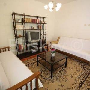 Trogir,Komforan trosoban stan s garažom i okućnicom, prodaja