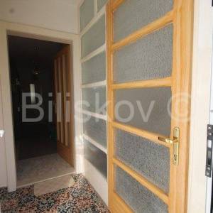 Trogir,Komforan trosoban stan s garažom i okućnicom, prodaja