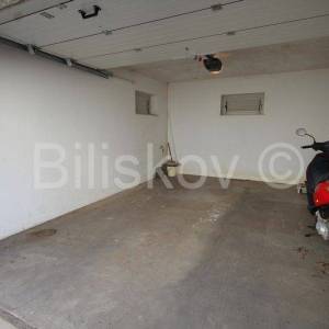 Trogir,Komforan trosoban stan s garažom i okućnicom, prodaja