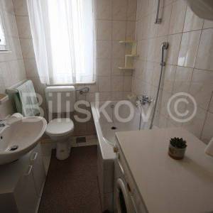 Trogir,Komforan trosoban stan s garažom i okućnicom, prodaja