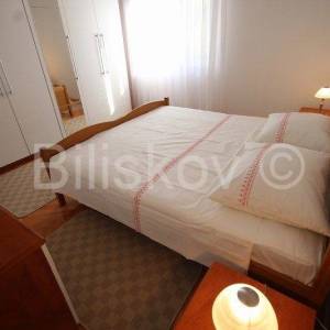 Trogir,Komforan trosoban stan s garažom i okućnicom, prodaja