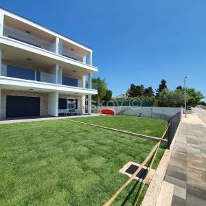 Turanj, luksuzni stanovi uz plažu, prodaja