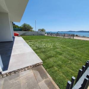 Turanj, luksuzni stanovi uz plažu, prodaja