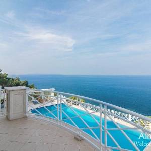 Umag Crveni Vrh. Alberi. Jedinstvena luksuzna nekretnina na samo obali mora. Pogled na Piran.