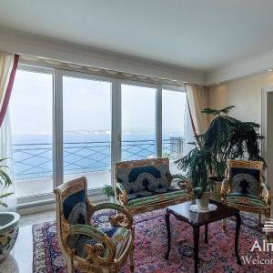 Umag Crveni Vrh. Alberi. Jedinstvena luksuzna nekretnina na samo obali mora. Pogled na Piran.