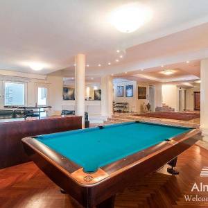 Umag Crveni Vrh. Alberi. Jedinstvena luksuzna nekretnina na samo obali mora. Pogled na Piran.