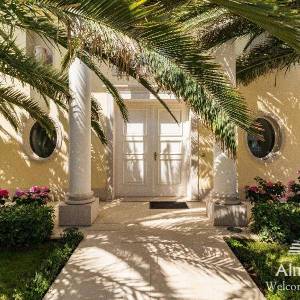 Umag Crveni Vrh. Alberi. Jedinstvena luksuzna nekretnina na samo obali mora. Pogled na Piran.