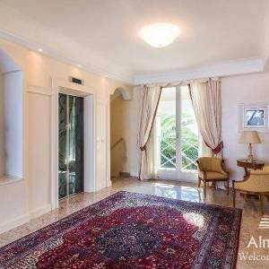 Umag Crveni Vrh. Alberi. Jedinstvena luksuzna nekretnina na samo obali mora. Pogled na Piran.