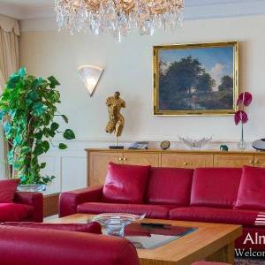 Umag Crveni Vrh. Alberi. Jedinstvena luksuzna nekretnina na samo obali mora. Pogled na Piran.