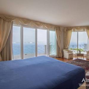 Umag Crveni Vrh. Alberi. Jedinstvena luksuzna nekretnina na samo obali mora. Pogled na Piran.