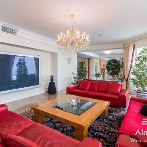 Umag Crveni Vrh. Alberi. Jedinstvena luksuzna nekretnina na samo obali mora. Pogled na Piran.