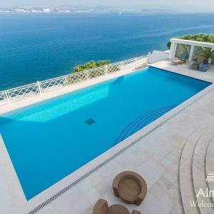 Umag Crveni Vrh. Alberi. Jedinstvena luksuzna nekretnina na samo obali mora. Pogled na Piran.