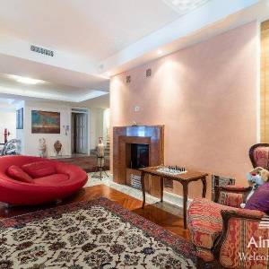 Umag Crveni Vrh. Alberi. Jedinstvena luksuzna nekretnina na samo obali mora. Pogled na Piran.