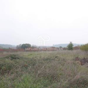 Umag građevinsko zemljište 900m2 3km od mora 