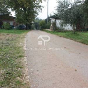 Umag građevinsko zemljište 900m2 3km od mora 