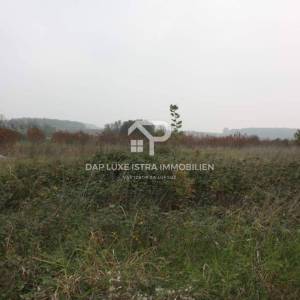 Umag građevinsko zemljište 900m2 3km od mora 