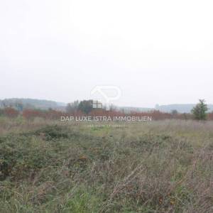 Umag građevinsko zemljište 900m2 3km od mora 