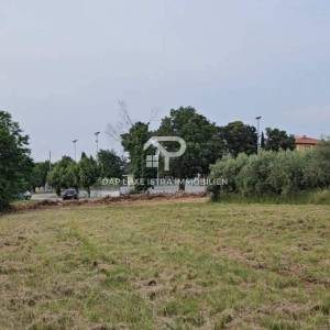 Umag Građevinsko zemljište 500m2 na 2km od mora