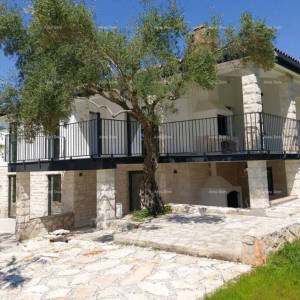 UMAG – Kuća s bazenom i tri odvojena apartmana