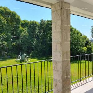 UMAG – Kuća s bazenom i tri odvojena apartmana