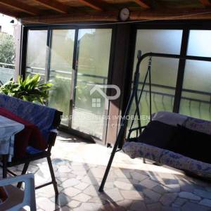 Umag Obiteljska kuća 280m2 s 4 stana i okućnicom