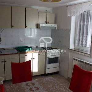 Umag Obiteljska kuća 280m2 s 4 stana i okućnicom