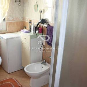 Umag Obiteljska kuća 280m2 s 4 stana i okućnicom