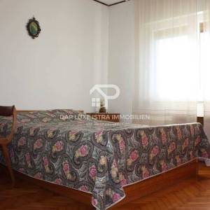 Umag Obiteljska kuća 280m2 s 4 stana i okućnicom