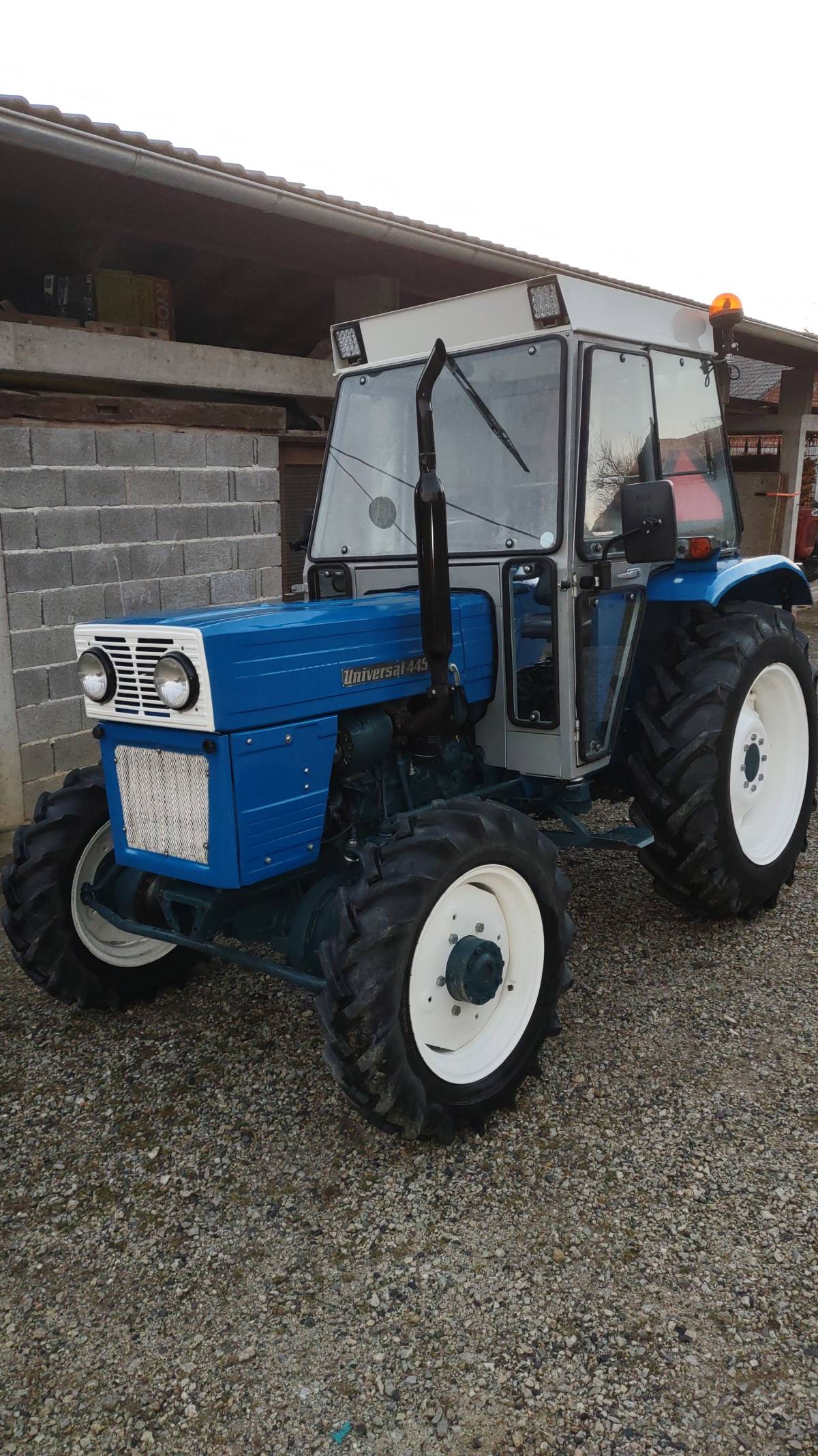 Univerzal 445 DT