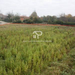 Uredno građevinsko zemljište Tinjan 1206m2 odlična prilika