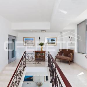 Uredski prostori u modernoj poslovnoj zgradi, Split – Blatine