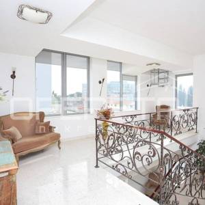 Uredski prostori u modernoj poslovnoj zgradi, Split – Blatine