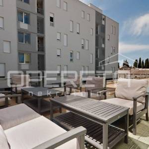 Uredski prostori u modernoj poslovnoj zgradi, Split – Blatine