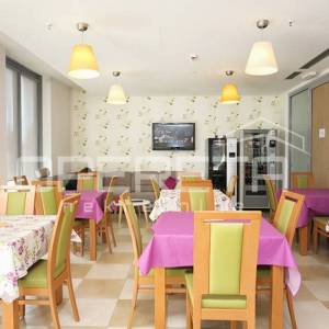 Uredski prostori u modernoj poslovnoj zgradi, Split – Blatine