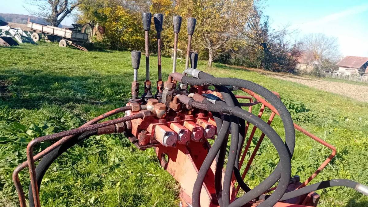 Utovarivač za stajski gnoj